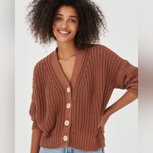 Babaa Cardigan No 18 in Tonka Bean